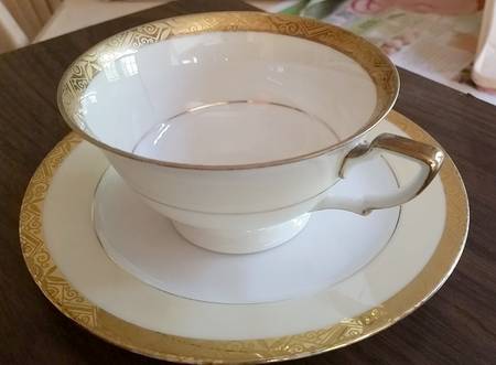 ESC39 Footed Cup & Saucer Set