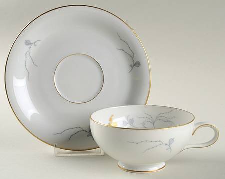 V528 Footed Cup & Saucer Set