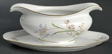 F243 Gravy Boat with Attached Underplate