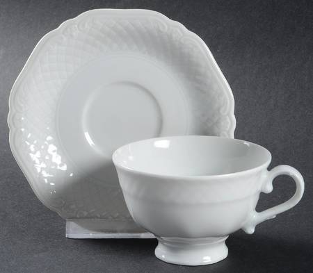 La Reine  Footed Cup & Saucer Set