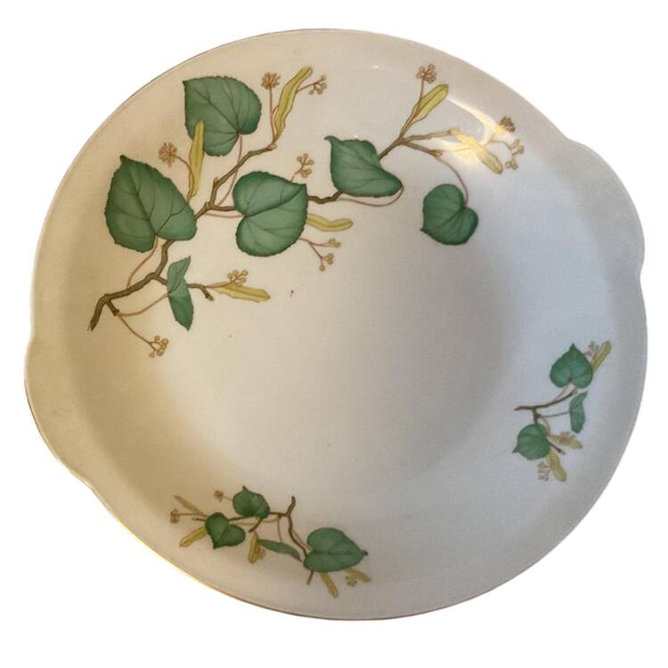 P488 Handled Cake Plate