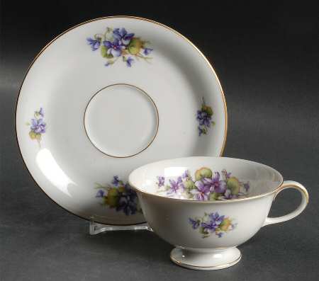 P589 Footed Cup & Saucer Set