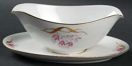 P862 (Rim) Gravy Boat with Attached Underplate