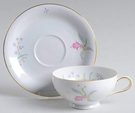 W1466 Footed Cup & Saucer Set