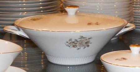 W5171 Round Covered Vegetable
