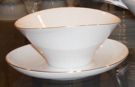 W5171 Gravy Boat with Attached Underplate