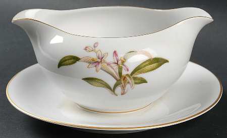 Lillian Gravy Boat with Attached Underplate