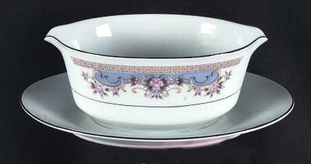 Surrey Gravy Boat with Attached Underplate