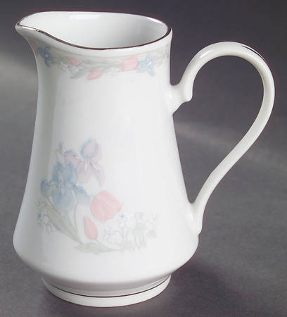 Center Stage Creamer