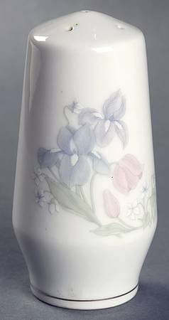 Center Stage Pepper Shaker