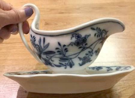 ERT1 Gravy Boat with Attached Underplate