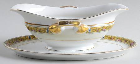 6560 Gravy Boat with Attached Underplate