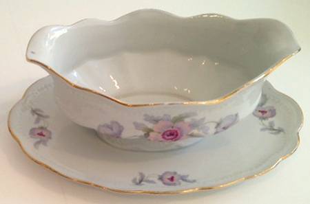 3268 Gravy Boat with Attached Underplate