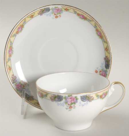 1206 Flat Cup & Saucer Set
