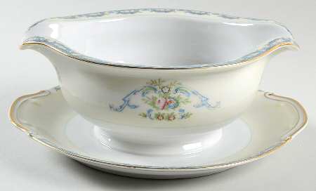 EMP47 Gravy Boat with Attached Underplate