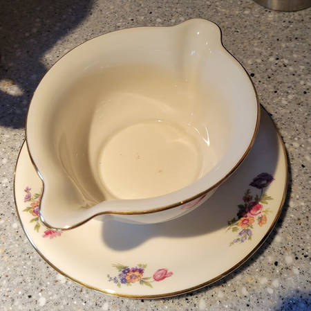 EPI123 Gravy Boat with Attached Underplate