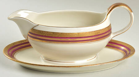 A218 Gravy Boat with Attached Underplate