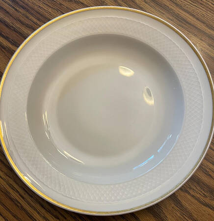 Roswitha (Cream) Dinner Plate