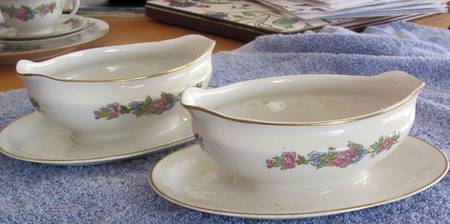 EMB59 Gravy Boat with Attached Underplate