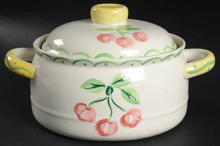 Fleurtations (Fruit) 2.5 Qt Round Covered Casserole