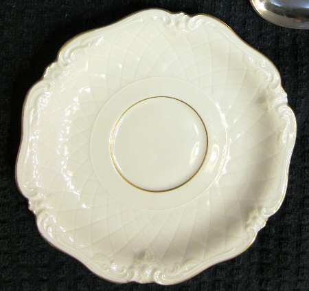 La Reine Cream (Gold Trim) Saucer