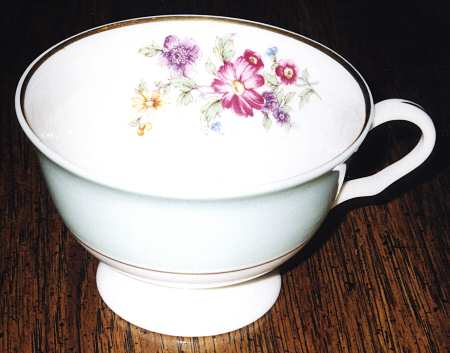 E230 Footed Cup