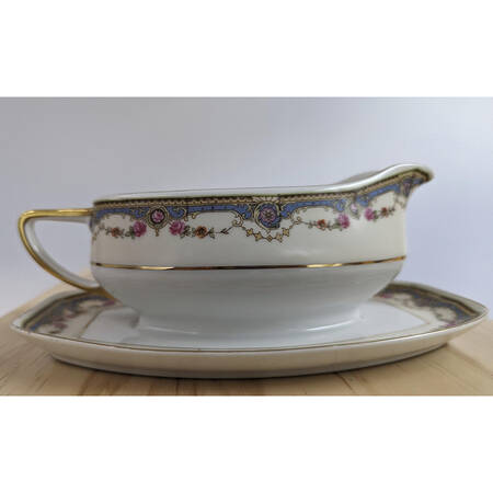 1188 Gravy Boat with Attached Underplate