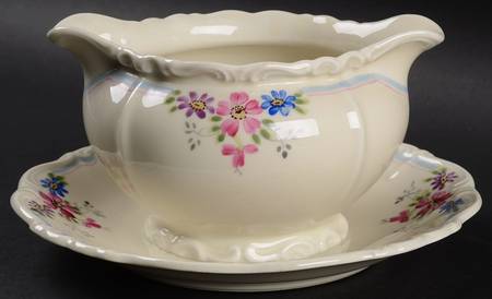 EDE31 Gravy Boat with Attached Underplate