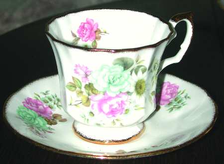 ELZ18 Footed Cup & Saucer Set