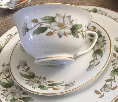 EMB72 Footed Cup & Saucer Set