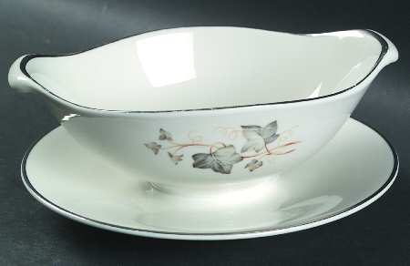 EMB76 (Platinum Trim) Gravy Boat with Attached Underplate