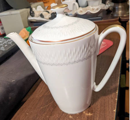 21785 Coffee Pot & Lid
