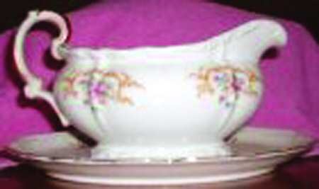 23905 Gravy Boat with Attached Underplate