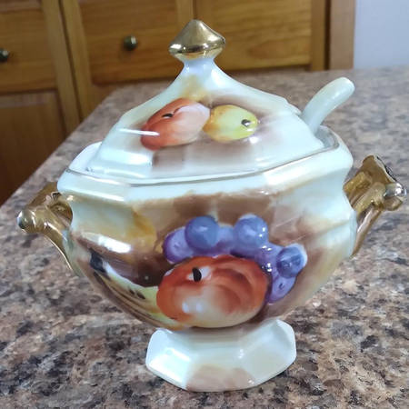 ENE15 Tureen & Lid w/Ladle
