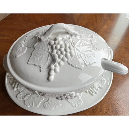 ECM2 Tureen & Lid w/Ladle & Underplate