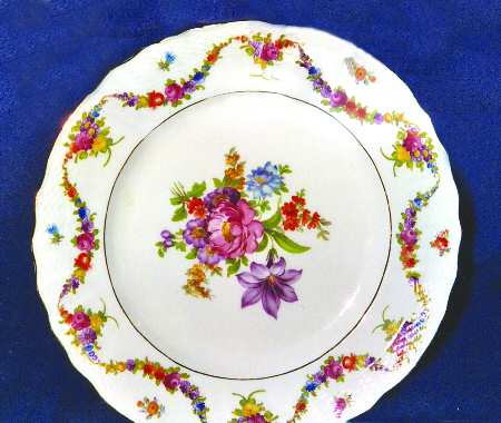 9954-919 (White, Basketweave) Dinner Plate