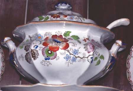 153 Tureen & Lid w/Ladle & Underplate