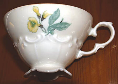EDE37 Footed Cup
