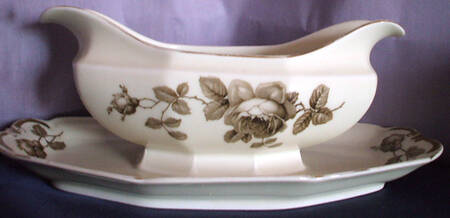 7488 Gravy Boat with Attached Underplate