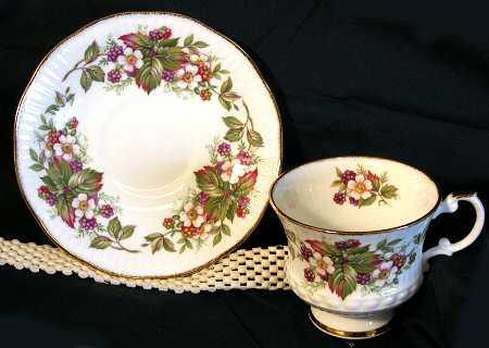 ELZ34 Footed Cup & Saucer Set