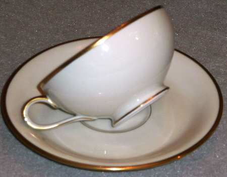 Candide Footed Cup & Saucer Set