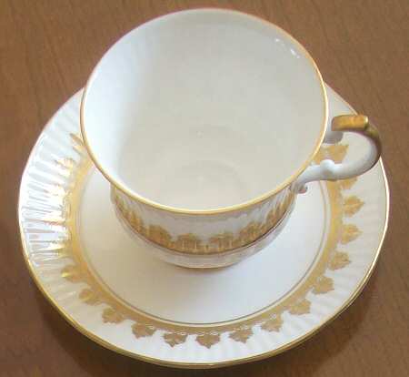 ELZ37 Footed Cup & Saucer Set