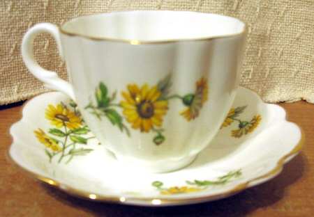 6834 Footed Cup & Saucer Set