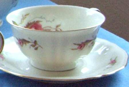 Moosrose Footed Cup & Saucer Set