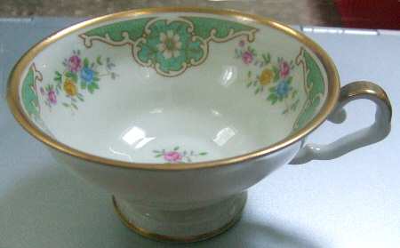 ESC218 Footed Cup