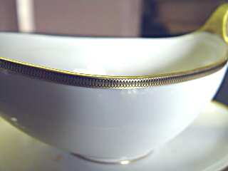 ESC224 Gravy Boat with Attached Underplate