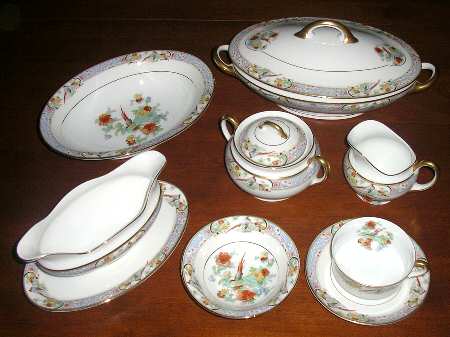 EAM54 Footed Cup & Saucer Set