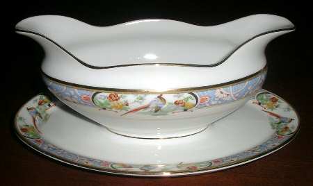 EAM54 Gravy Boat with Attached Underplate