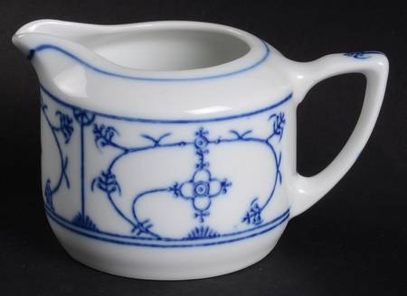 Blau Saks Creamer