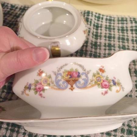 EPI366 Gravy Boat with Attached Underplate